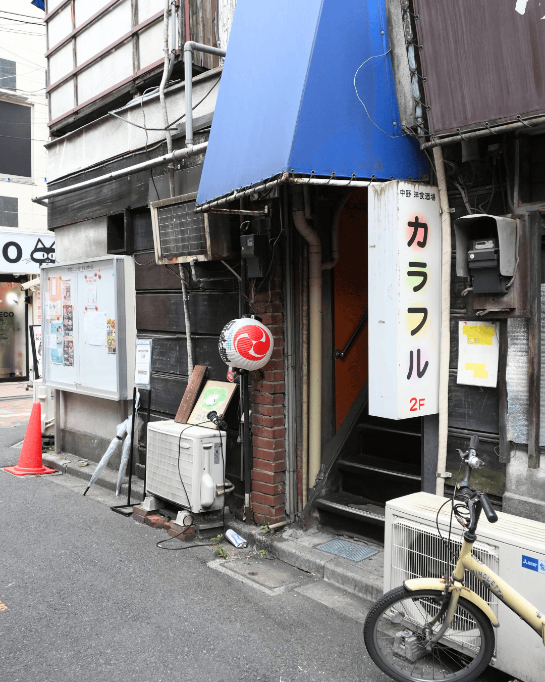 【中野】カレーと酒 ねむけ で、スパイスの効いたポークビンダルーをいただく