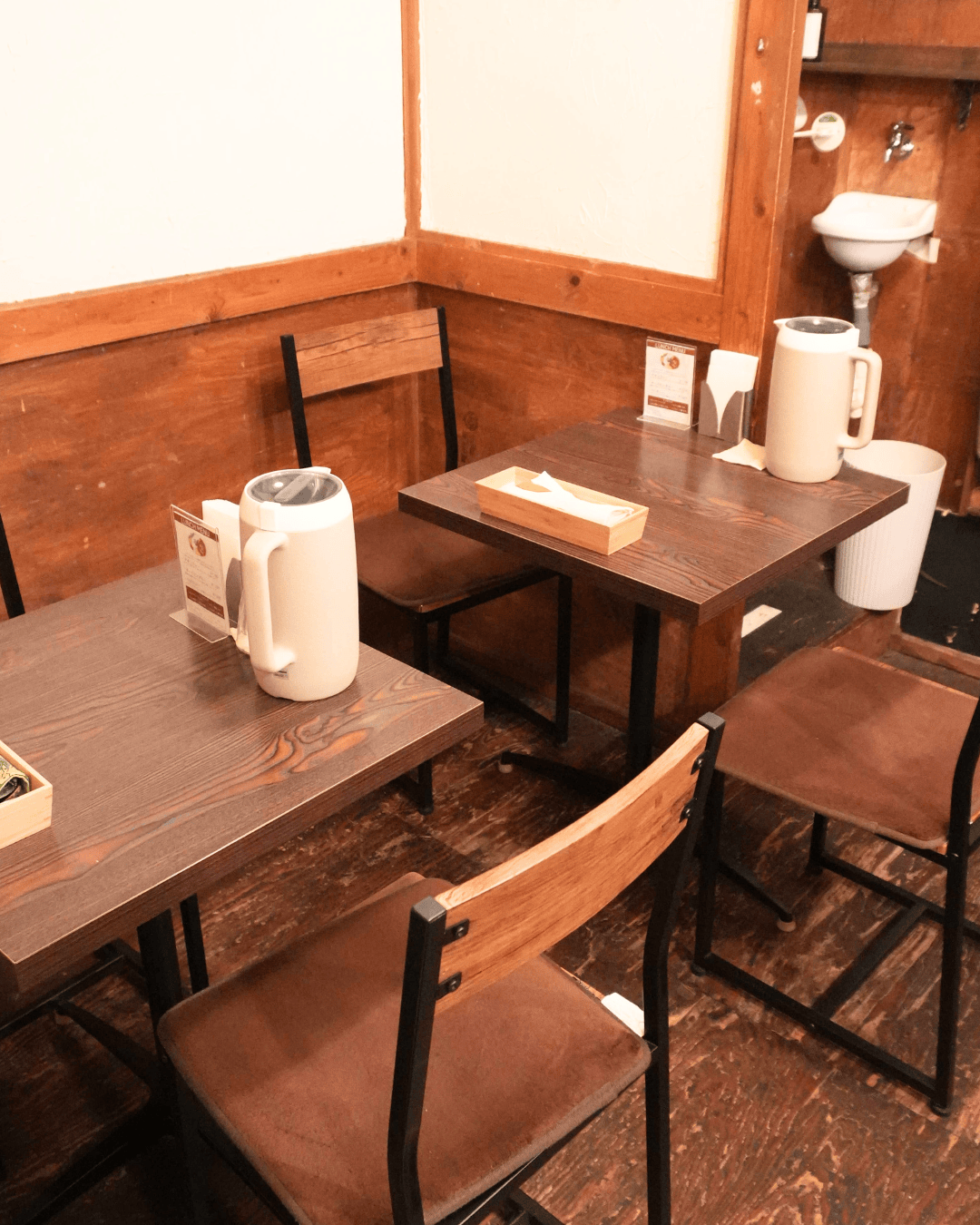 【中野】カレーと酒 ねむけ で、スパイスの効いたポークビンダルーをいただく