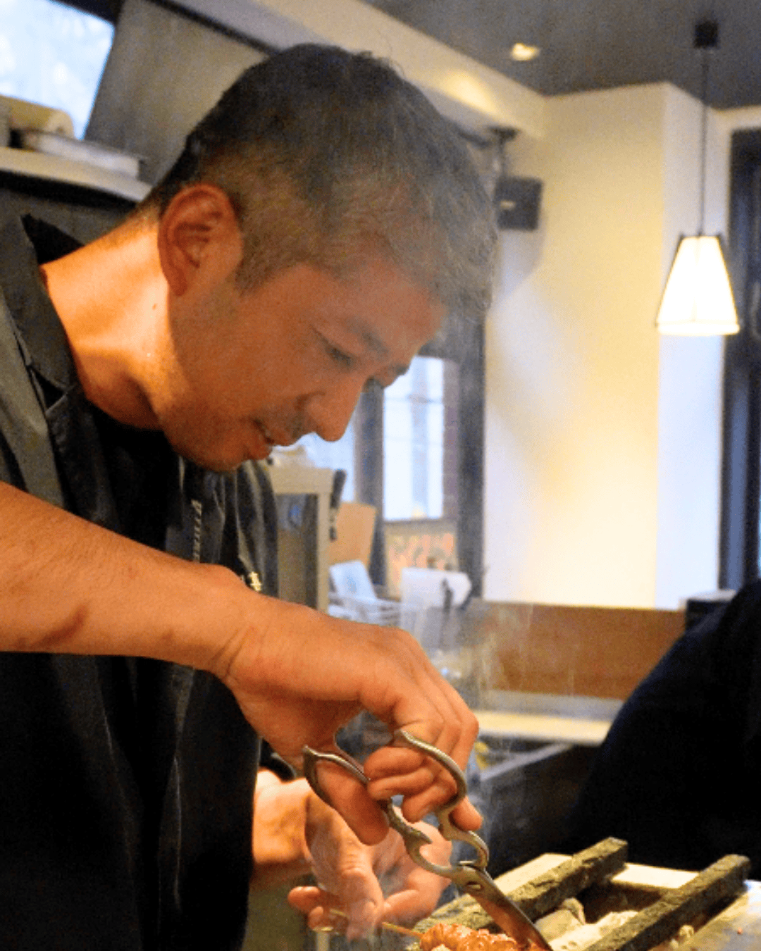 【新井薬師前】目の前の鶏肉を美味しく焼く、シンプルだけどそれが難しい│新井薬師で人気の「焼鳥照喜」